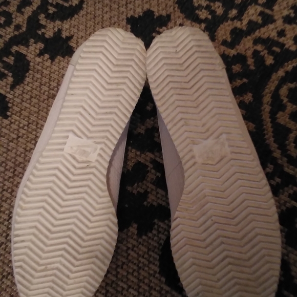 Women's Pink and White Nike Shoes 10 - Picture 2 of 4